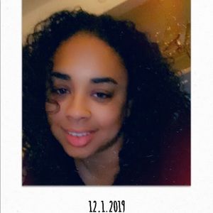 Meet your Posher, Monique